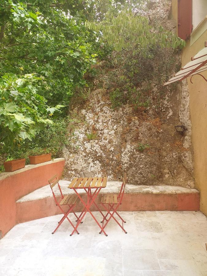 Maison Au Coeur De Fontaine De Vaucluse, Nichee Sur Le Rocher Et Surplombant La Sorgue المظهر الخارجي الصورة