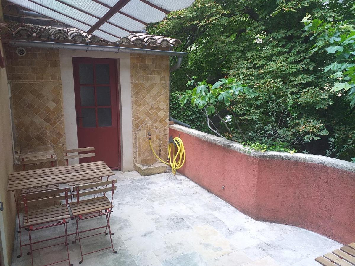 Maison Au Coeur De Fontaine De Vaucluse, Nichee Sur Le Rocher Et Surplombant La Sorgue المظهر الخارجي الصورة