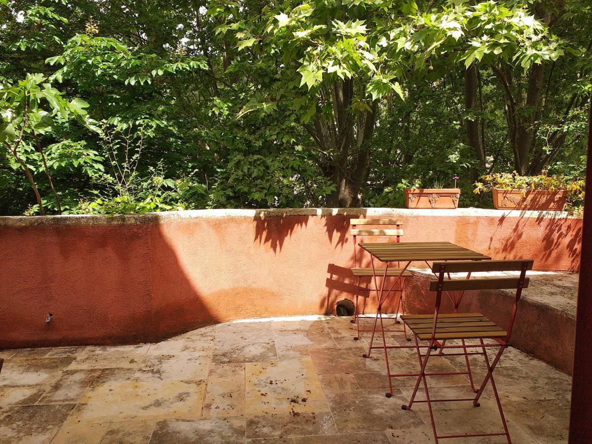 Maison Au Coeur De Fontaine De Vaucluse, Nichee Sur Le Rocher Et Surplombant La Sorgue المظهر الخارجي الصورة